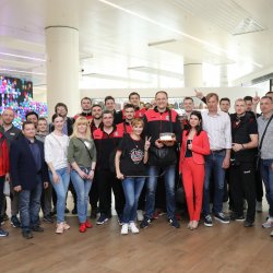 Нижегородских чемпионов встретили в аэропорту. ВИДЕО