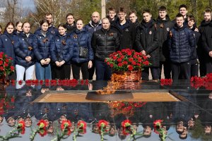 АСК совместно с нижегородскими спортивными клубами и ЦУРС возложили цветы у Вечного огня в кремле и почтили минутой молчания память погибших в годы Великой Отечественной войны