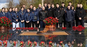 АСК совместно с нижегородскими спортивными клубами и ЦУРС возложили цветы у Вечного огня в кремле и почтили минутой молчания память погибших в годы Великой Отечественной войны